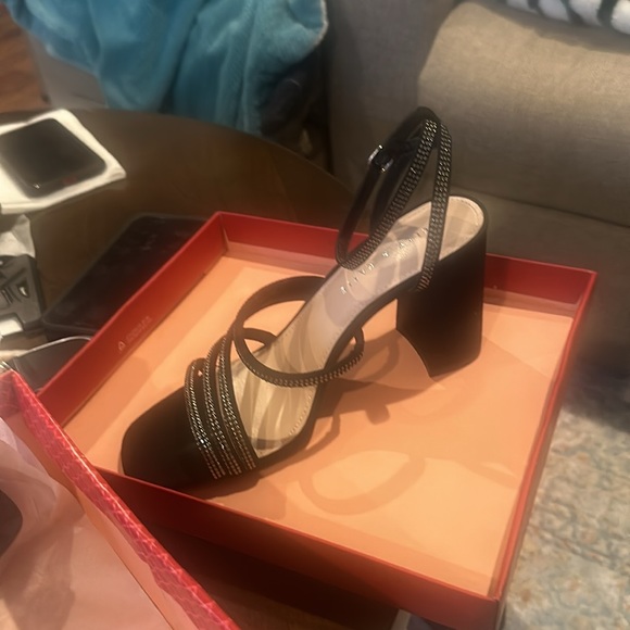 NIB - size 9M. Dressy sandals for a night on the town 😊 - Picture 2 of 6